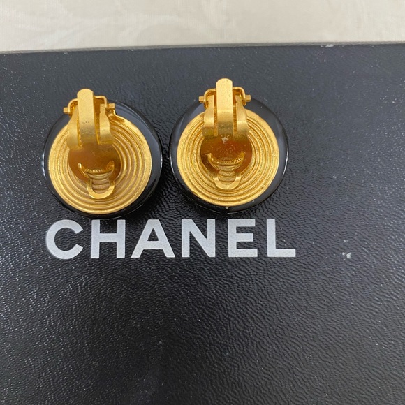 ๐ Chanel CC Gold tone earrings, in Box - Picture 5 of 6